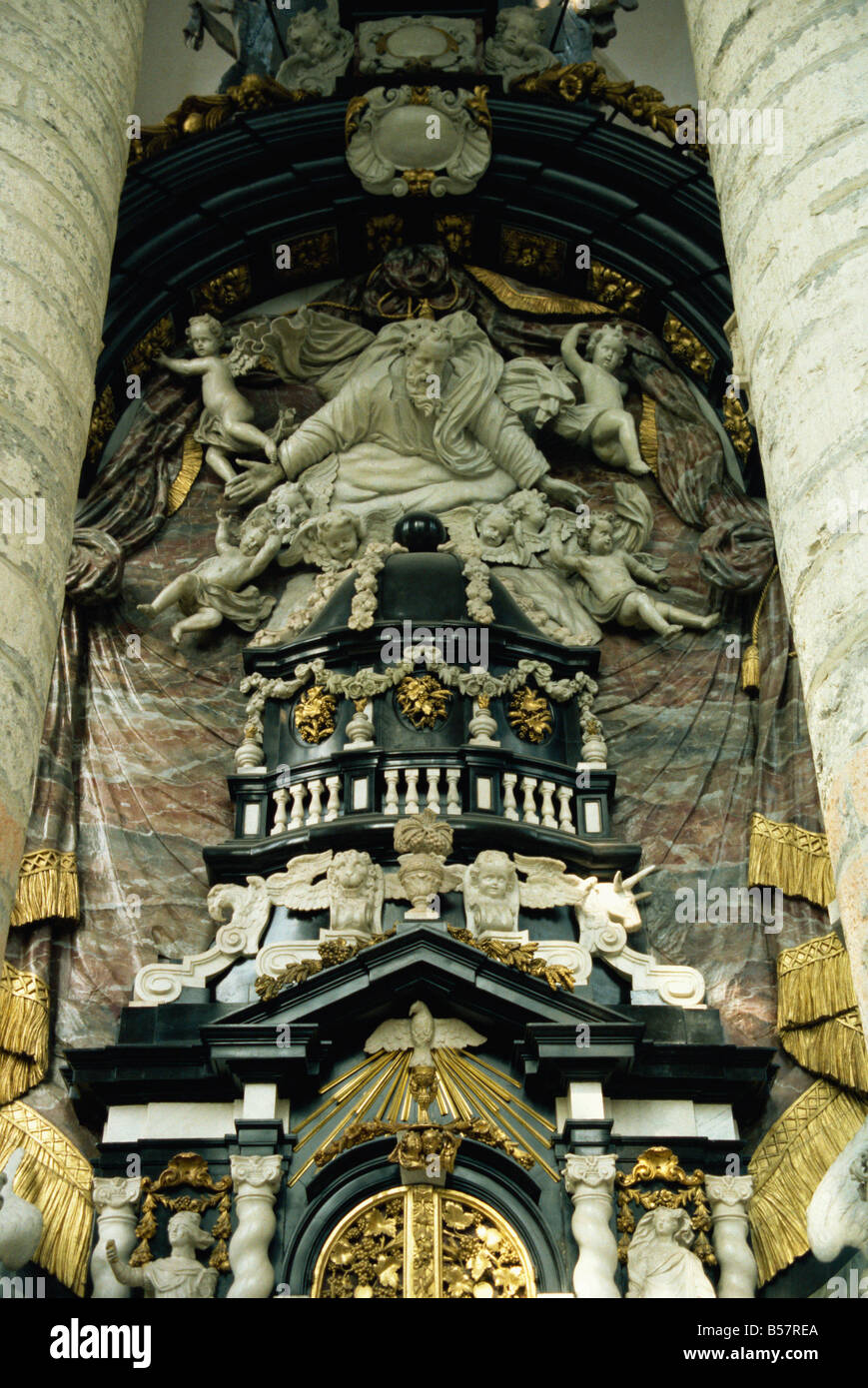 Posteriore dell altare maggiore barocco St Niklaaskerk Gent Belgio Europa Foto Stock