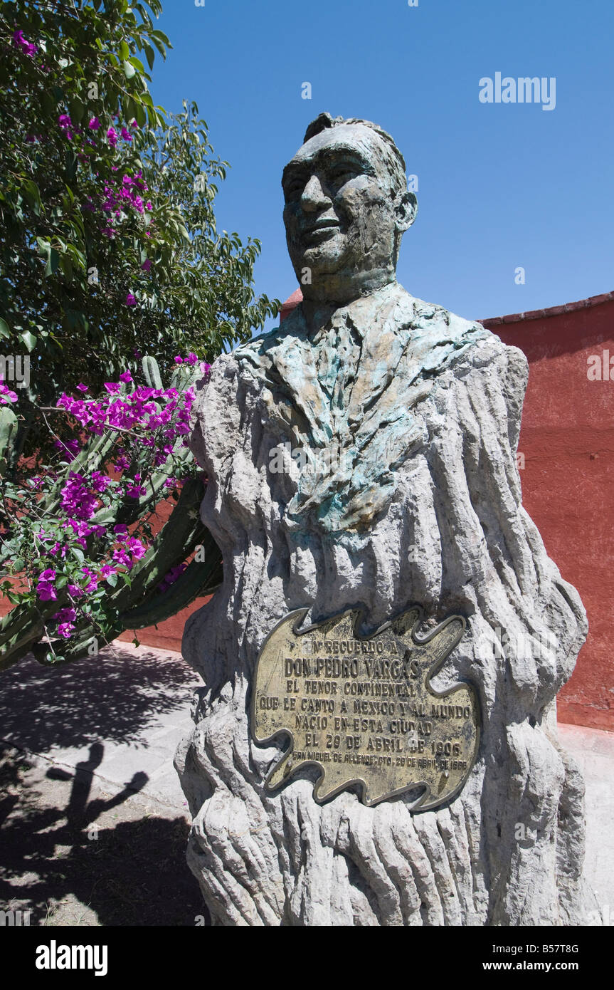 Statua del cantante Don Pedro, San Miguel De Allende (San Miguel), stato di Guanajuato, Messico, America del Nord Foto Stock