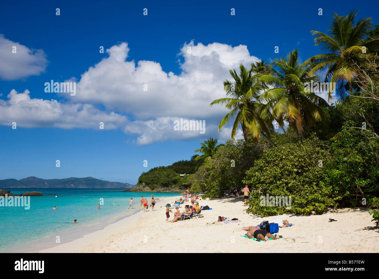 La spiaggia famosa in tutto il mondo a Trunk Bay, San Giovanni, U.S. Isole Vergini, West Indies, dei Caraibi e America centrale Foto Stock