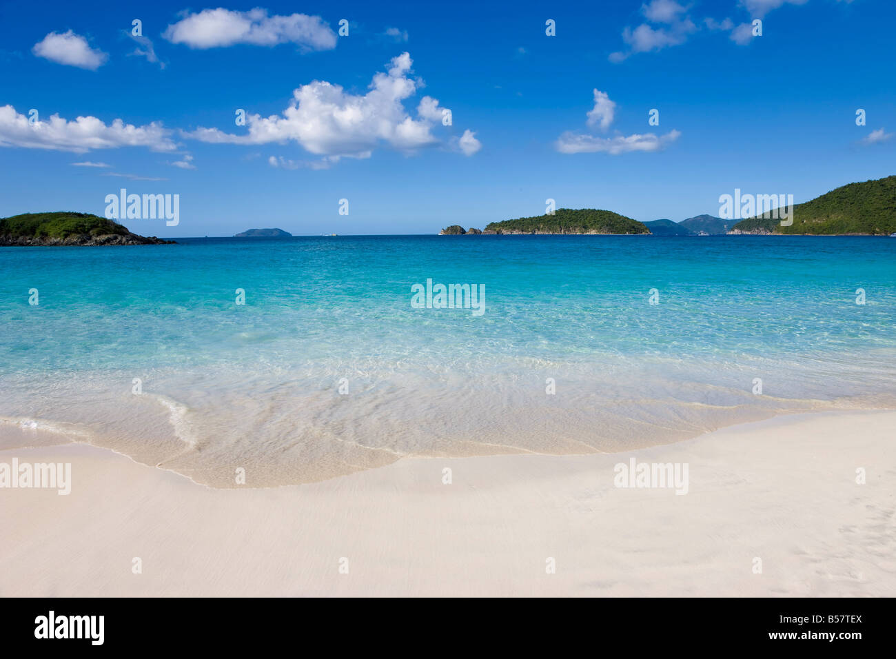 La spiaggia famosa in tutto il mondo a Trunk Bay, San Giovanni, U.S. Isole Vergini, West Indies, dei Caraibi e America centrale Foto Stock