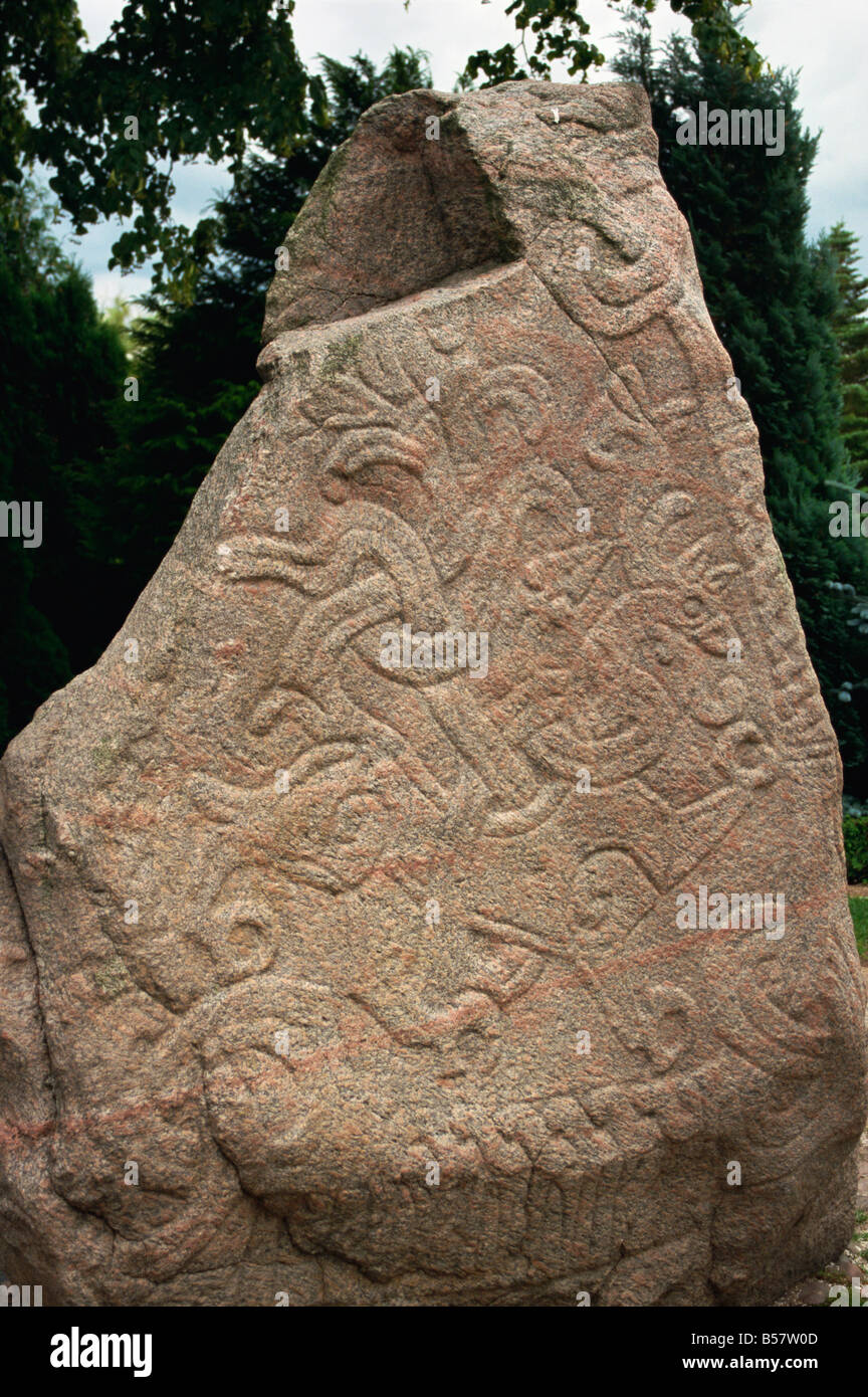 Pietra runica risalente al X secolo Jelling Jutland in Danimarca Scandinavia Europa Foto Stock