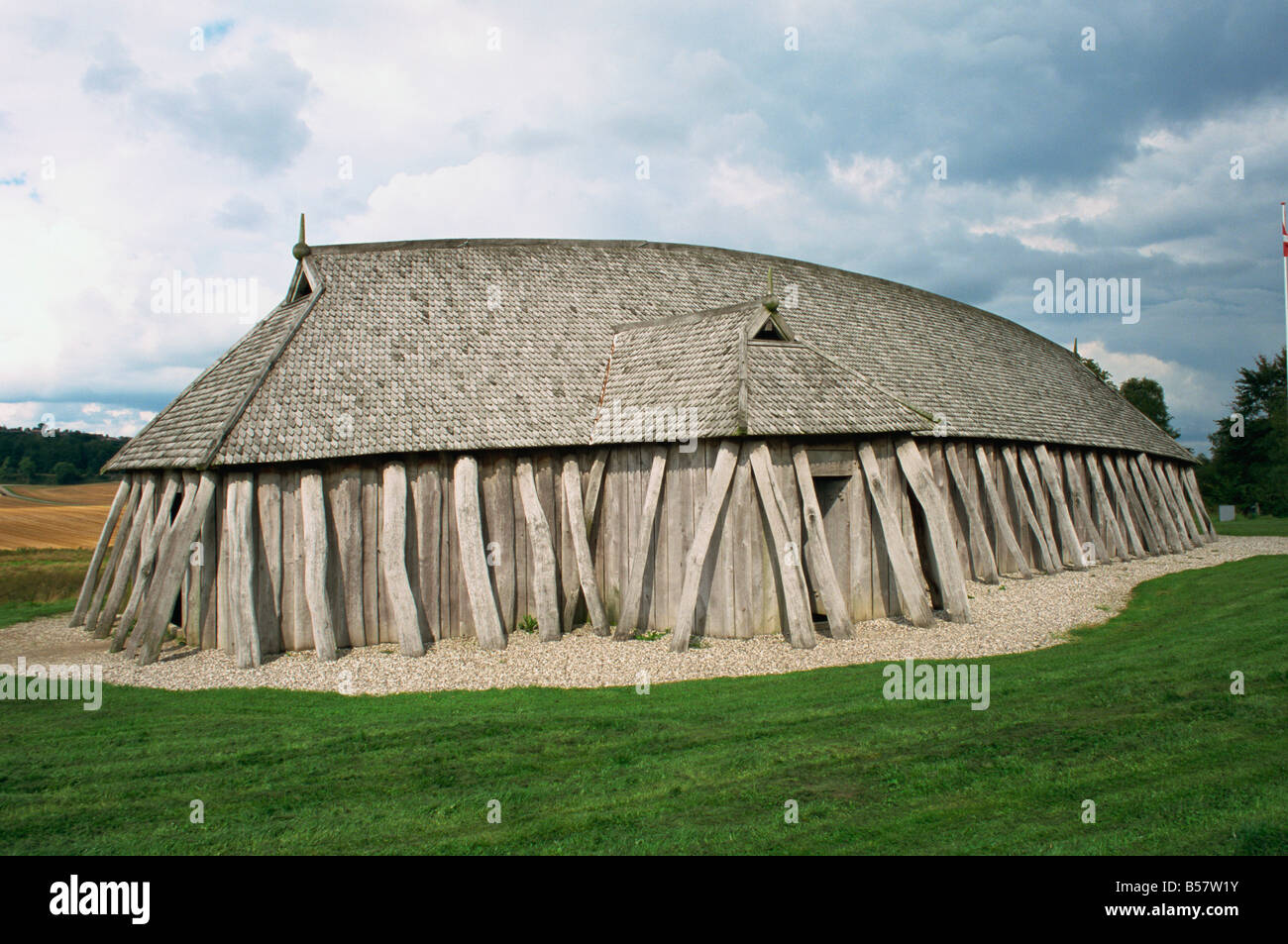 Replica di Fyrkat di Viking casa di legno di quercia Hobro dello Jutland in Danimarca Scandinavia Europa Foto Stock