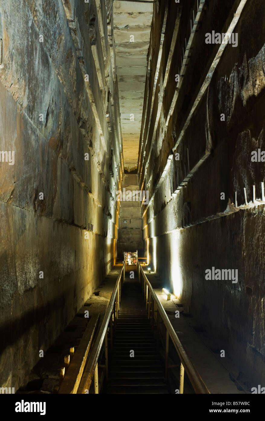 Il Grand Gallery all'interno della Grande Piramide di Khufu (Cheope), Giza, Sito Patrimonio Mondiale dell'UNESCO, Egitto, Africa Settentrionale, Africa Foto Stock