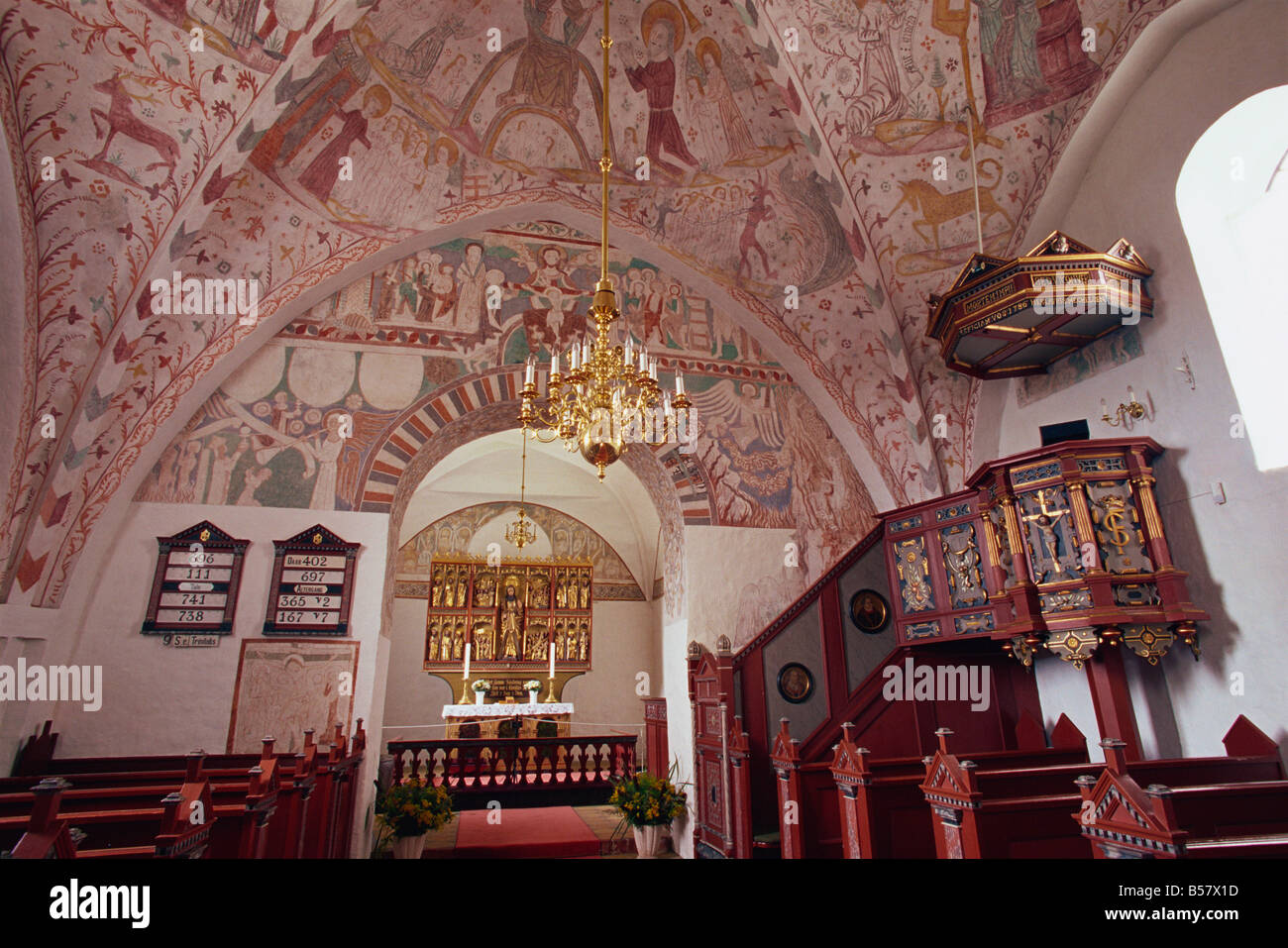 Interno della chiesa Keldby con affreschi di Elmelunde Keldby Master Mon Danimarca Scandinavia Europa Foto Stock