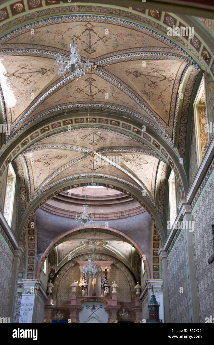 All'interno della cupola Iglesia San Pedro, la chiesa principale di minerale a de Pozos (Pozos), un sito Patrimonio Mondiale dell'UNESCO, stato di Guanajuato Foto Stock