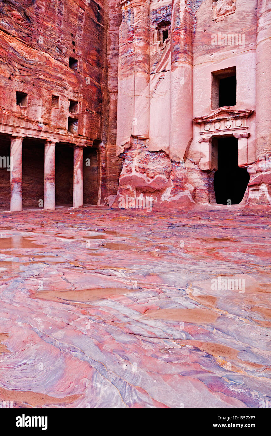 La Tomba di URN, Petra, Sito Patrimonio Mondiale dell'UNESCO, Giordania, Medio Oriente Foto Stock