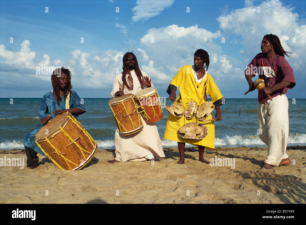 L'originale GUSCIO DI TARTARUGA Band, un gruppo di musicisti Garifuna, Dangriga, Stann Creek, Belize, America Centrale Foto Stock