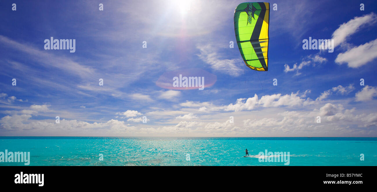 Il kite surf, Maldive, Oceano Indiano, Asia Foto Stock