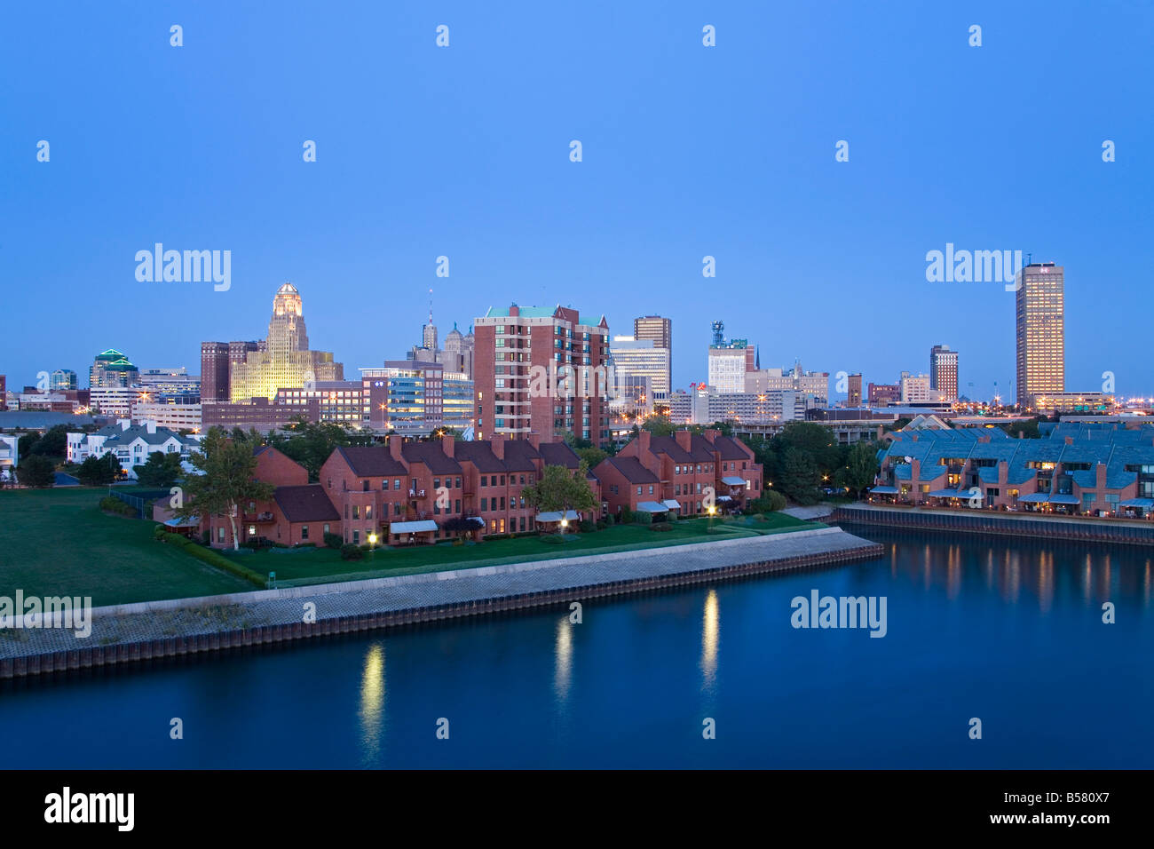 Erie Basin Marina e dello skyline della città di Buffalo, stato di New York, Stati Uniti d'America, America del Nord Foto Stock