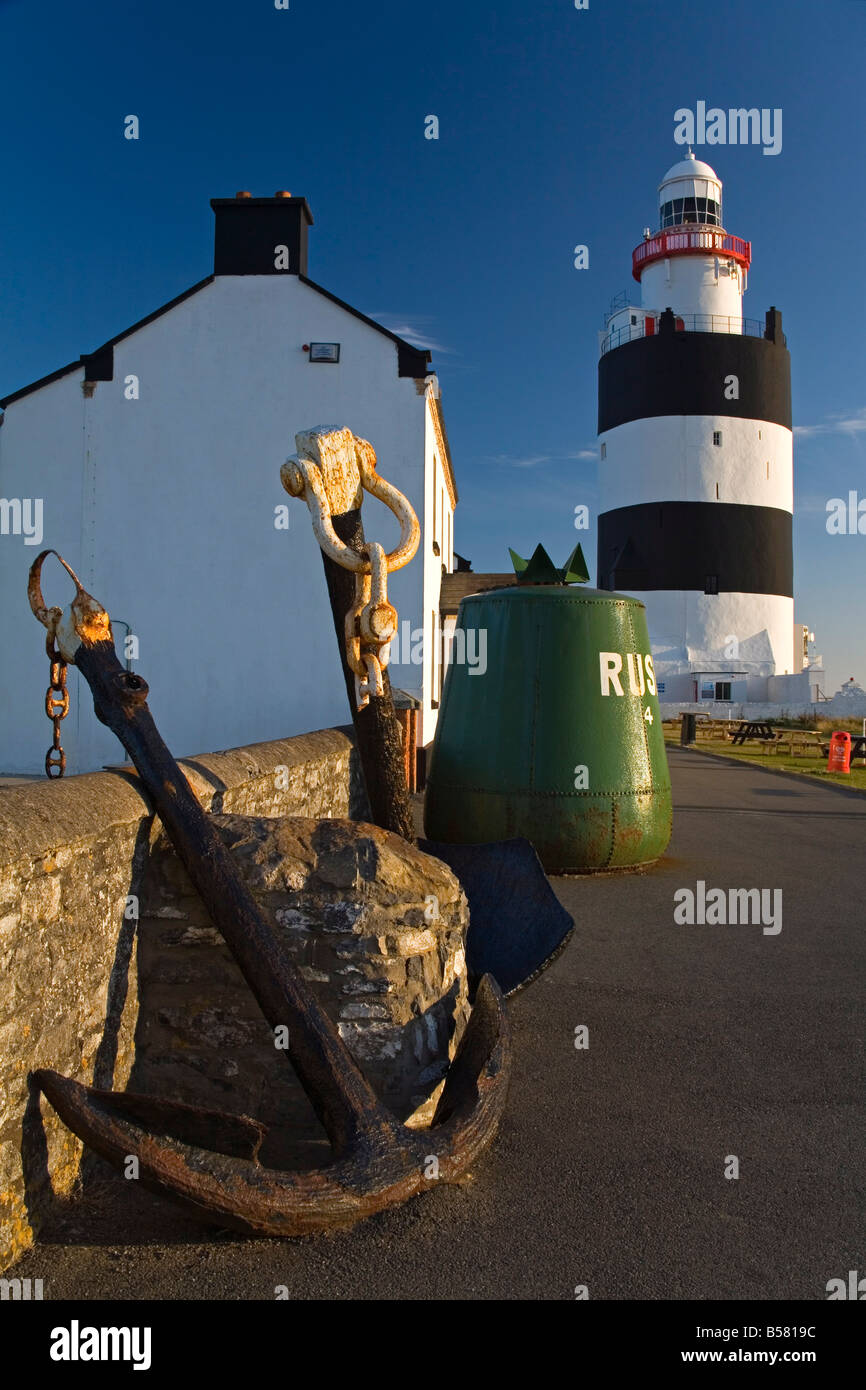 Hook Head Lighthouse e il centro del patrimonio, County Wexford, Leinster, Repubblica di Irlanda, Europa Foto Stock