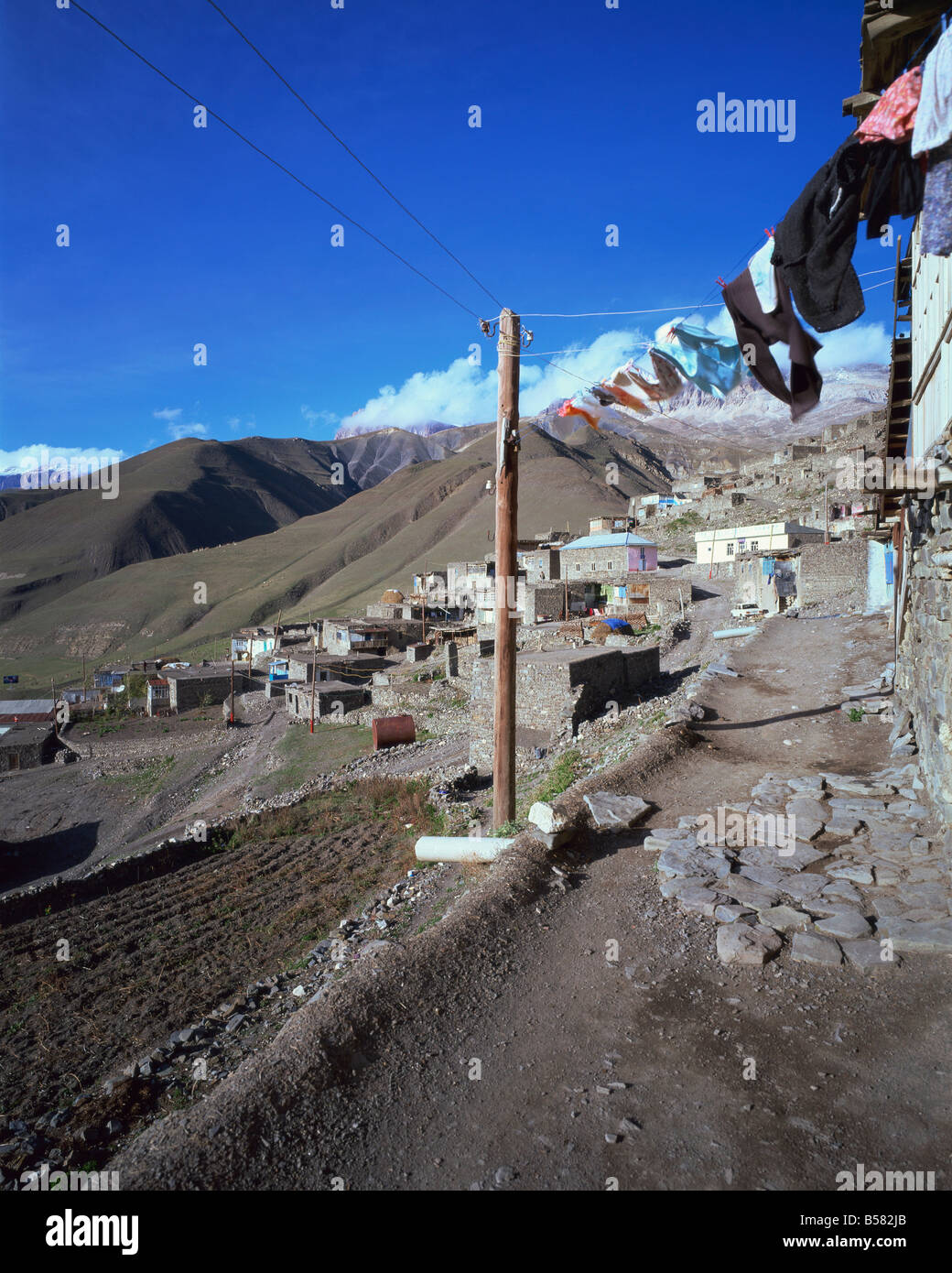 Remoto villaggio di Xinaliq nel Caucus montagne, Azerbaigian, Asia Centrale, Asia Foto Stock
