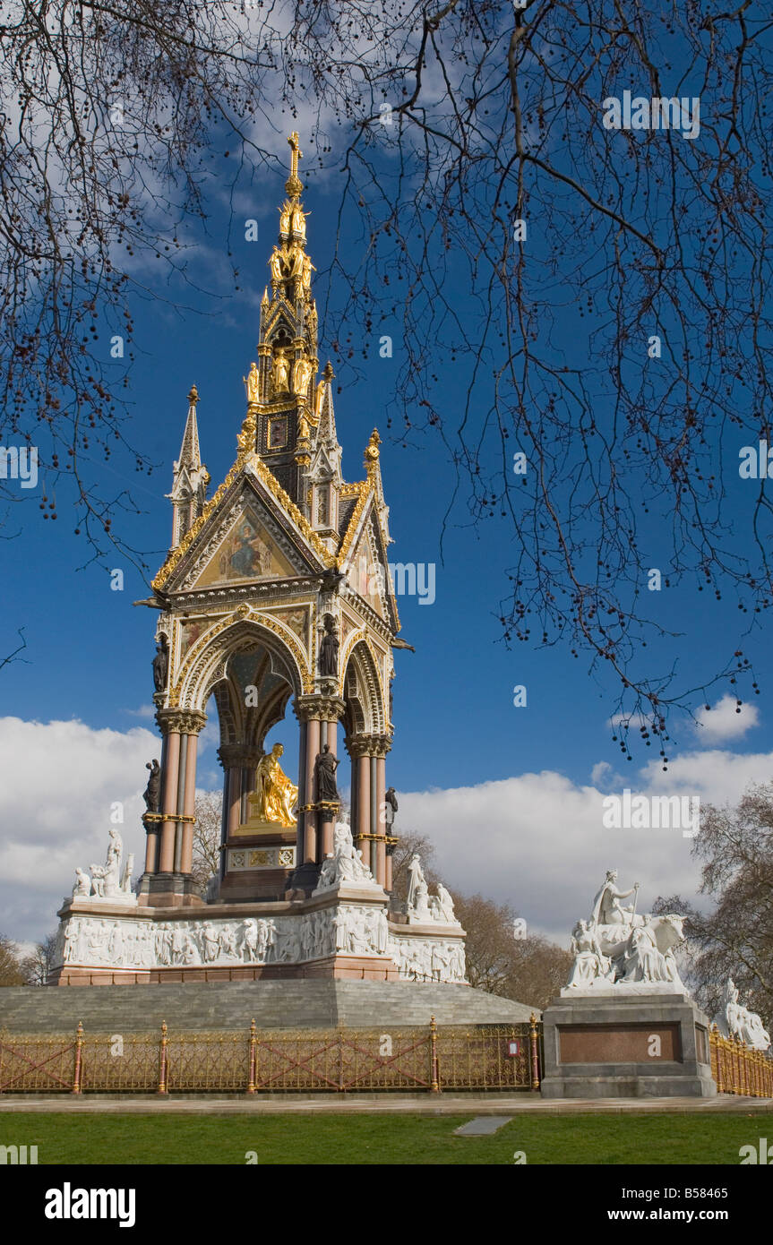 L'Albert Memorial, i giardini di Kensington, London, England, Regno Unito, Europa Foto Stock