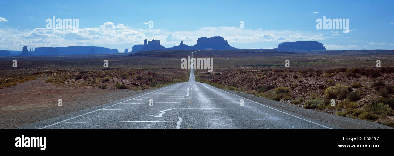 Vista lungo la Highway 163 verso Monument Valley Tribal Park, Arizona, Stati Uniti d'America, America del Nord Foto Stock