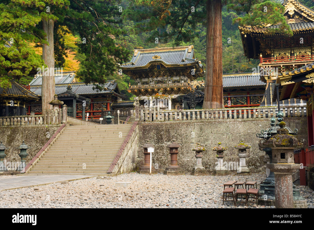 Yomei-mon (gate di luce del sole), Tosho-gu il Sacrario, Nikko, Central Honshu (Chubu), Giappone, Asia Foto Stock