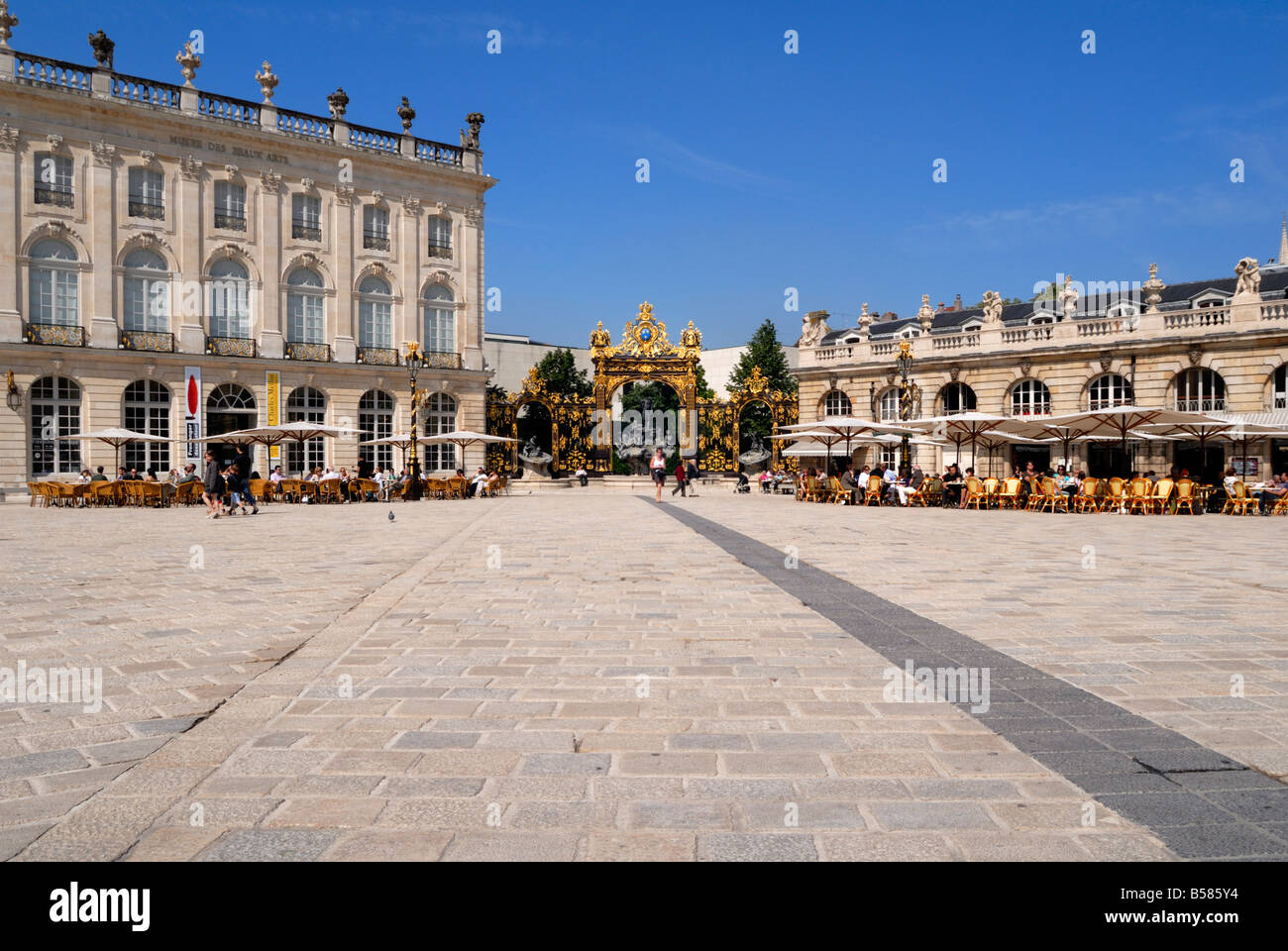 Dorati cancelli in ferro battuto da Jean Lamour, Place Stanislas, Sito Patrimonio Mondiale dell'UNESCO, Nancy Lorraine, Francia, Europa Foto Stock