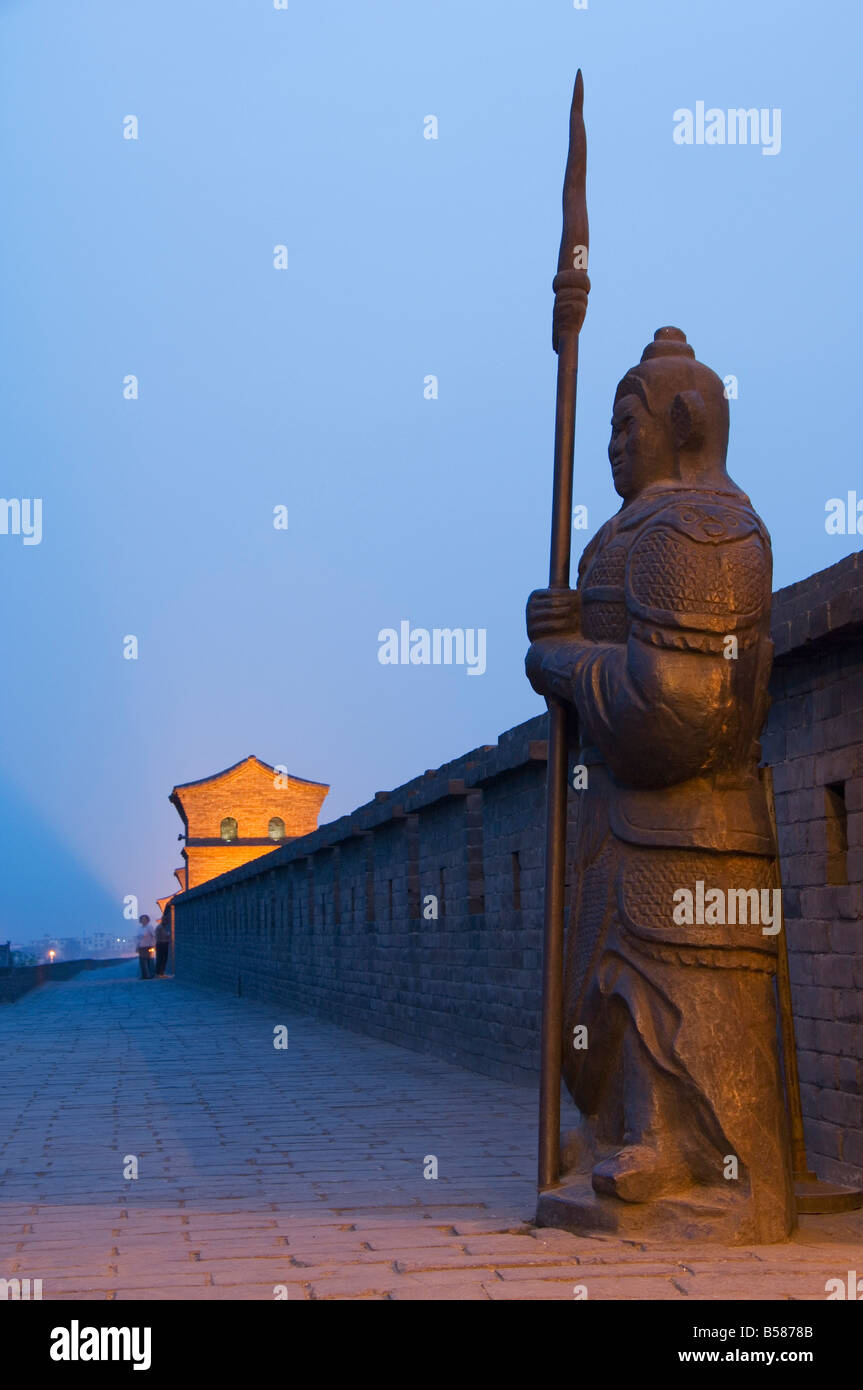 Protezione ornamentali sull'ultima rimasta intatta la dinastia Ming parete della città in Cina, di Pingyao (Ping Yao), nella provincia di Shanxi, Cina Foto Stock