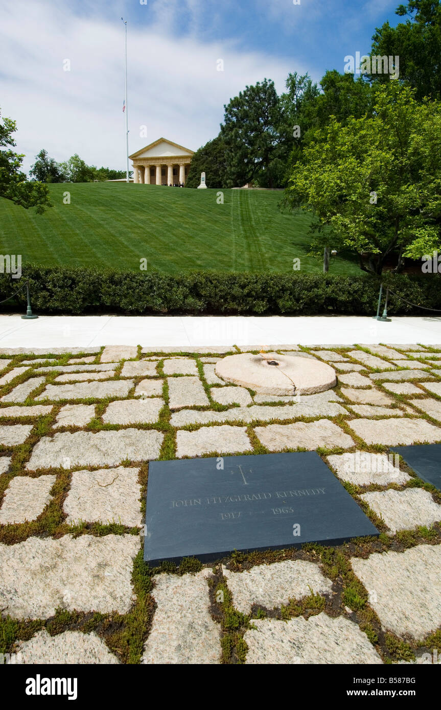 Tomba di John F. Kennedy presso il Cimitero Nazionale di Arlington Arlington, Virginia, Stati Uniti d'America, America del Nord Foto Stock