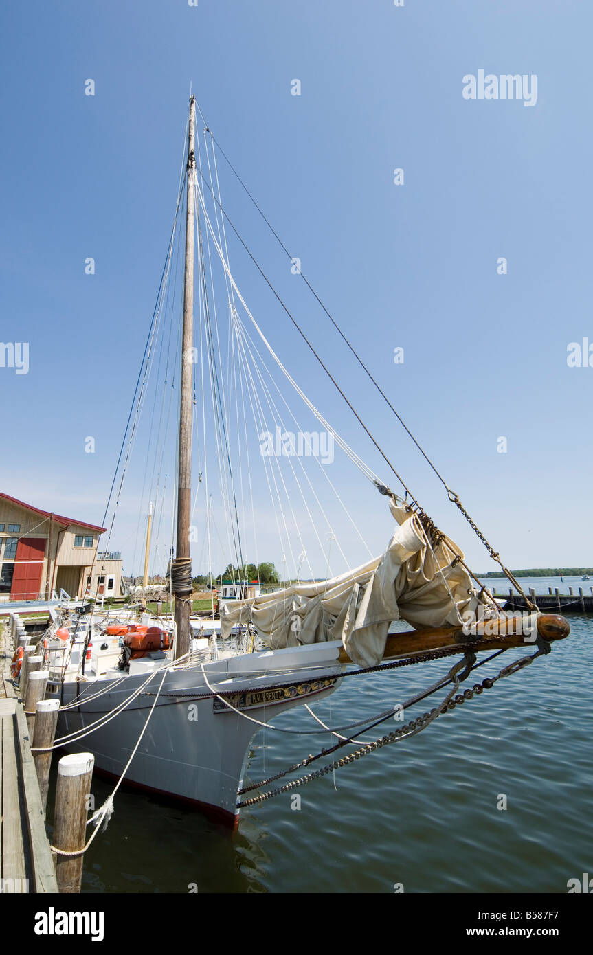 Storica restaurata palamite barca a vela Chesapeake Bay Maritime Museum St. Michaels Talbot County miglia fiume Maryland USA Foto Stock