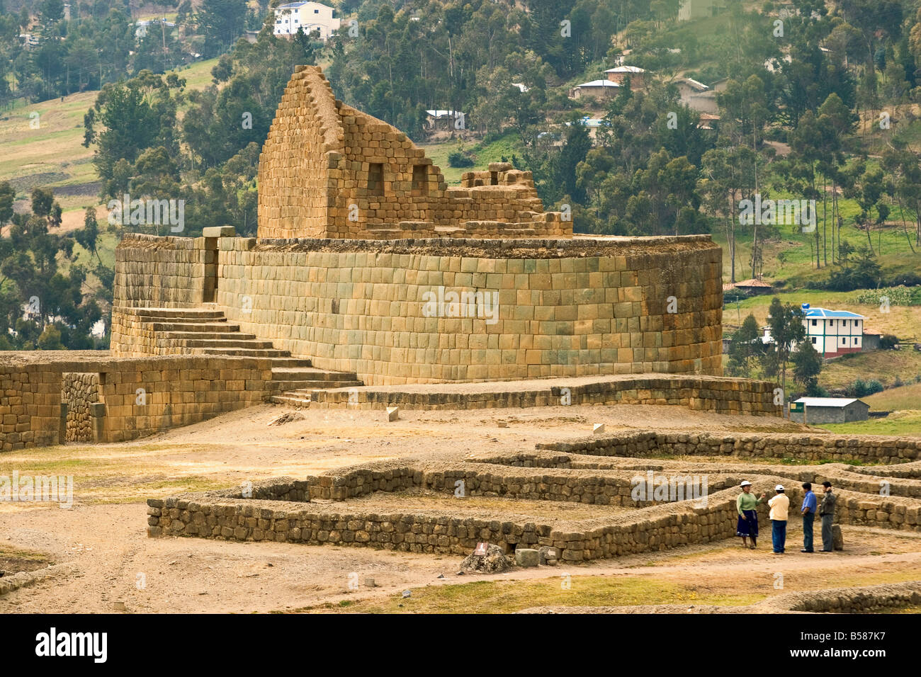 Il cerimoniale Plaza e l'unica struttura ellittica del Tempio del Sole, Ingapirca, Canar Provincia, Ecuador, Sud America Foto Stock