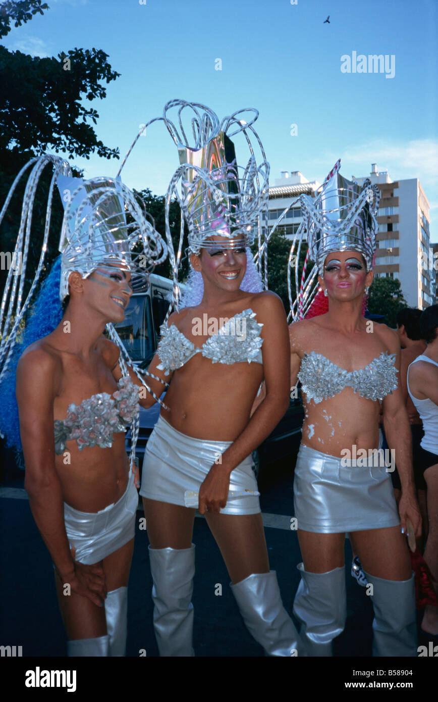 Travestiti al carnevale di Rio de Janeiro lo stato di Rio de Janeiro in  Brasile J Sweeney Foto stock - Alamy