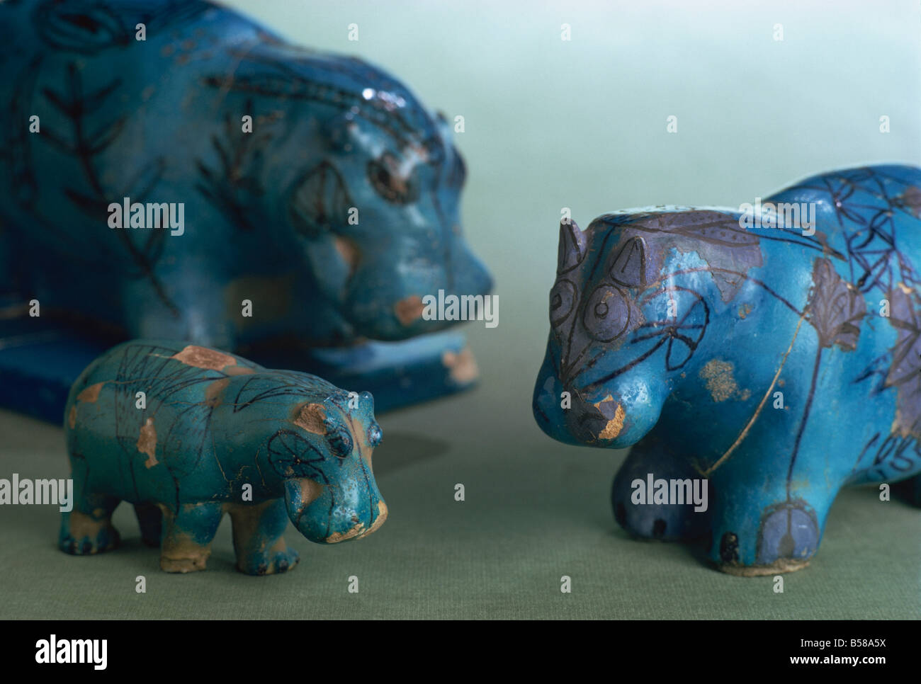 Faience animali dall'XI dinastia nell antico Egitto, Louvre, Parigi, Francia, Europa Foto Stock