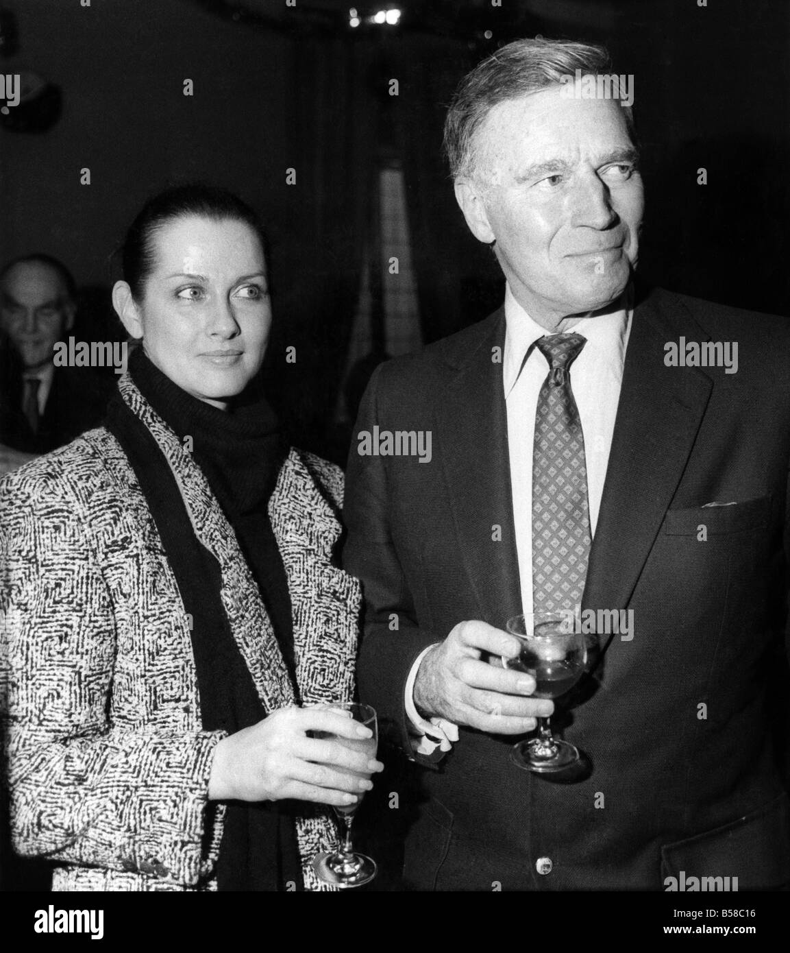 Charlton Heston. L'attrice Veronica Hamel di Hill Street Blues e attore Charlton Heston celebrare l'apertura di Reebok Casa in Foto Stock