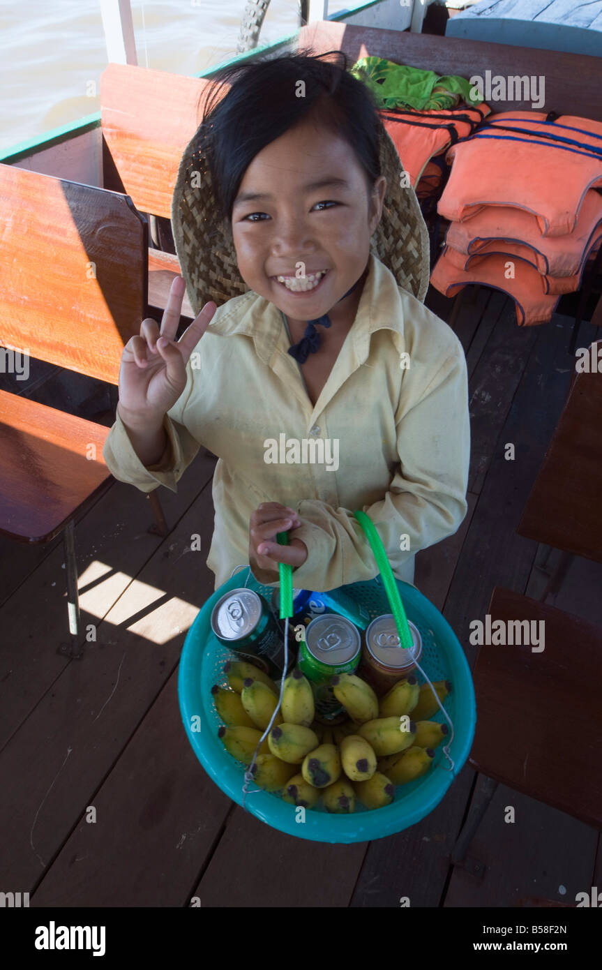 Lago Tonle Sap, boat people vietnamiti, vicino a Siem Reap, Cambogia, Indocina, sud-est asiatico Foto Stock