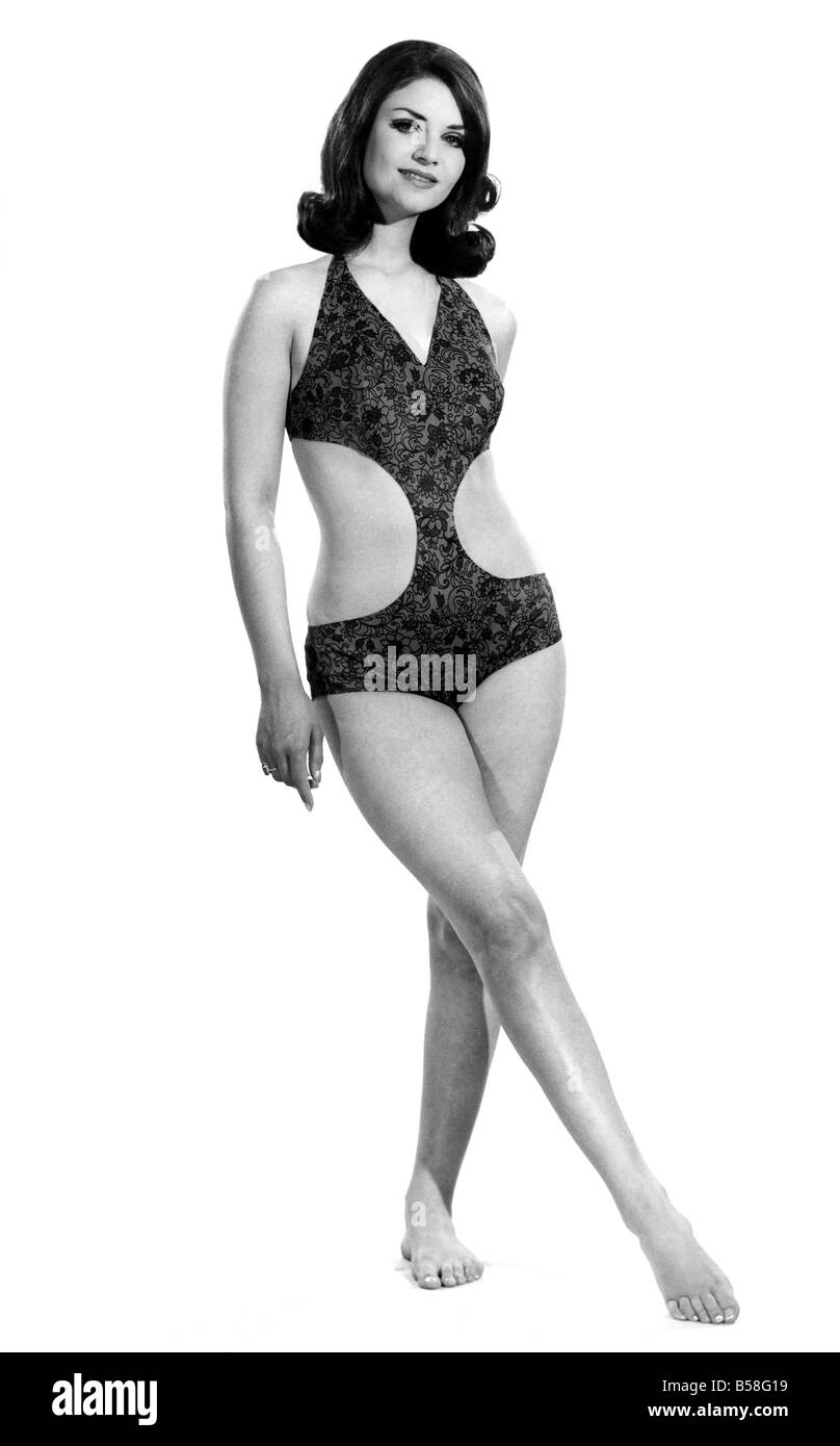 Sveglia Mode: Hilary Harry. Darer doppia. Vi è abbondanza di aria condizionata in queste due lato audaci cut-outs. In un fresco Foto Stock