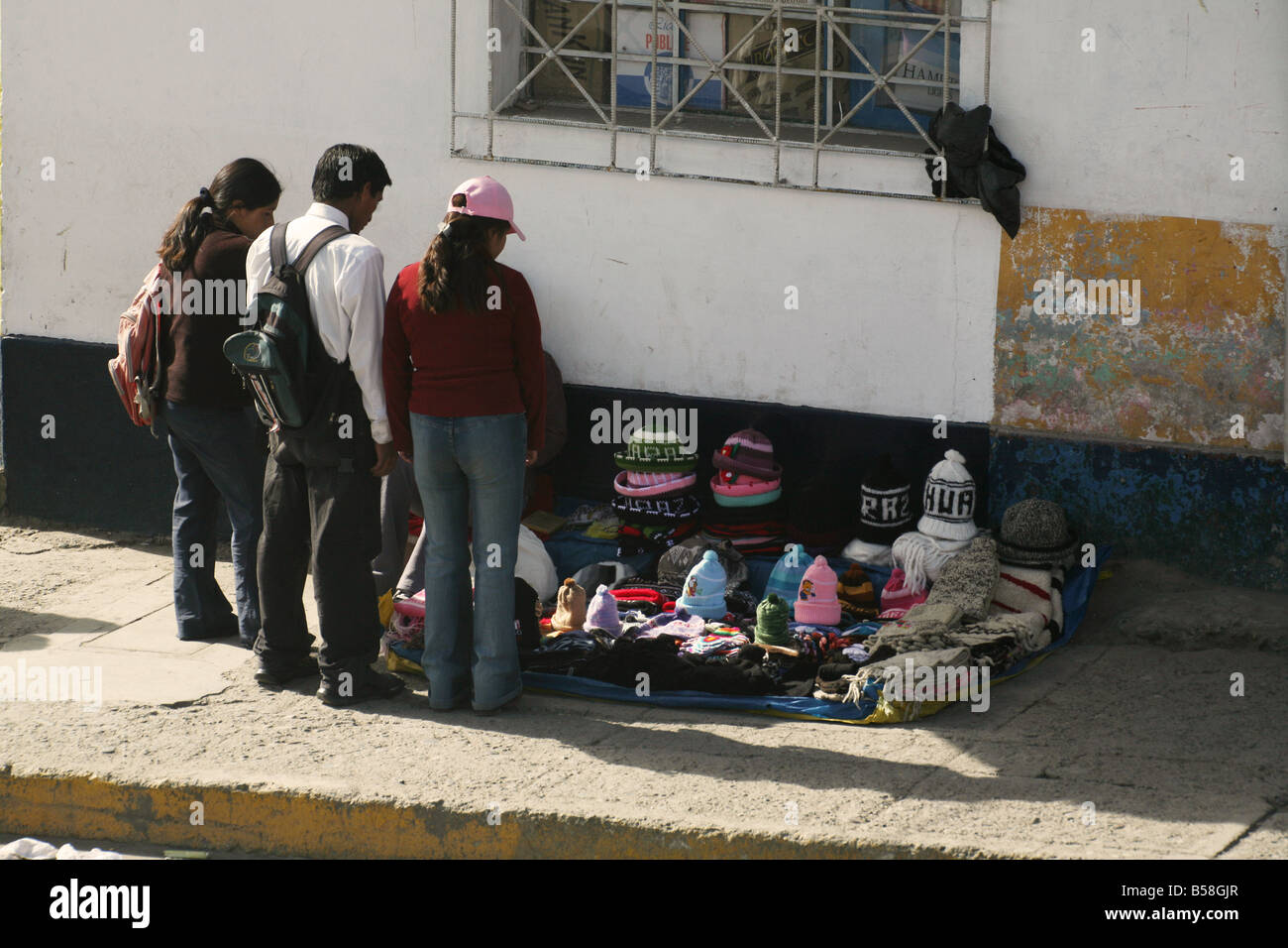 Artigianato etico per la vendita sulle strade di Huaraz Foto Stock