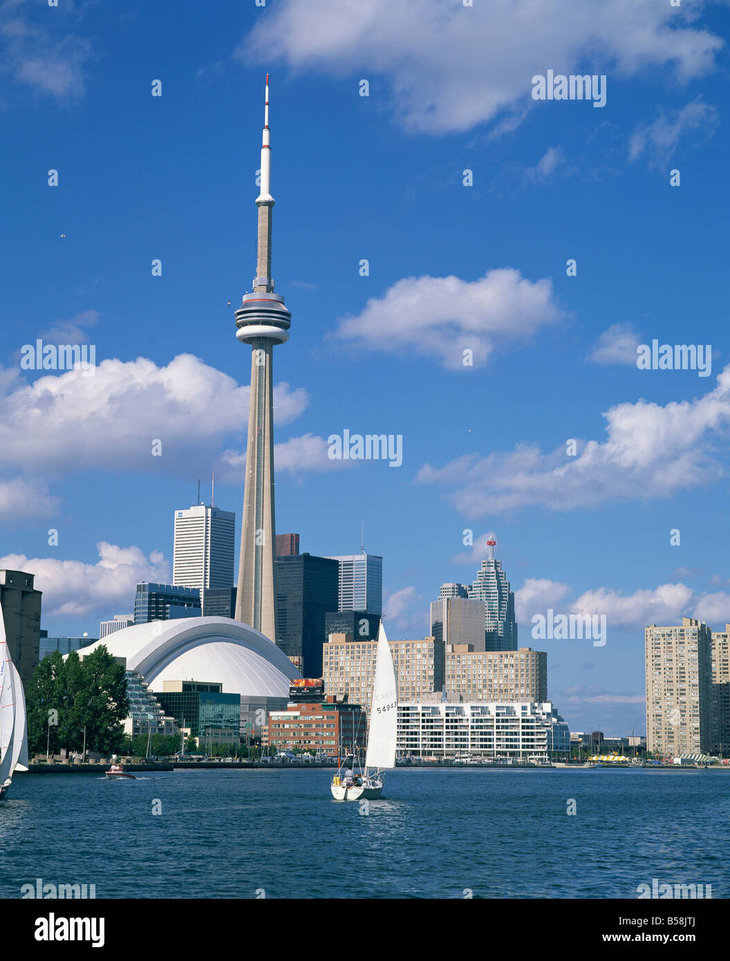 Il C N la torre e la skyline di Toronto Ontario Canada R Rainford Foto Stock