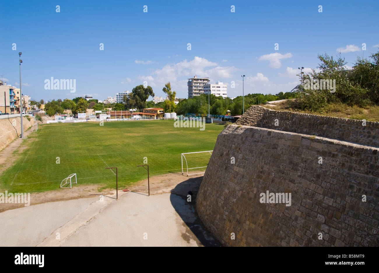 Locali di calcio e pareti veneziano nella città del sud Nicosia Cipro UE Foto Stock