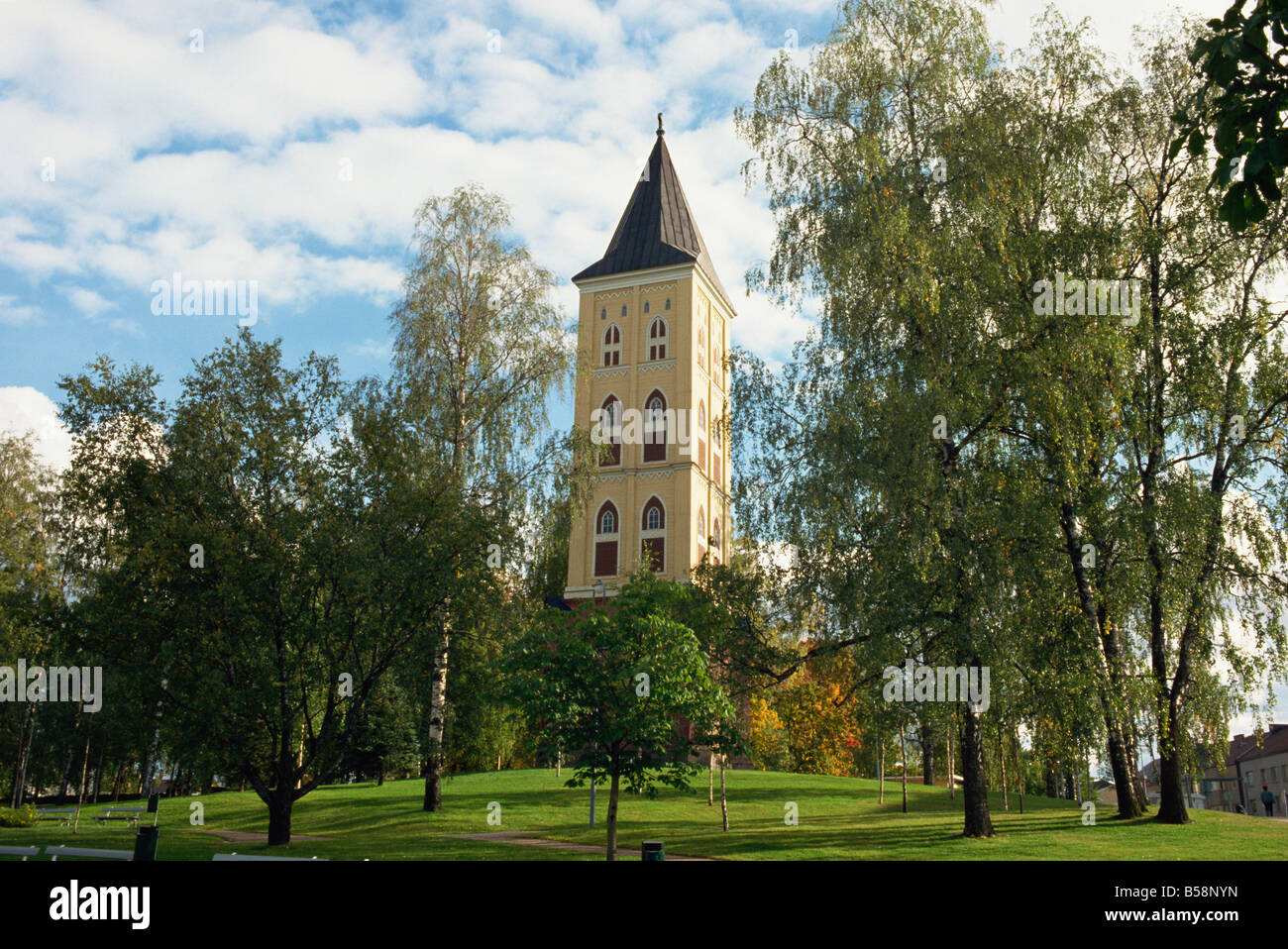 Staccate il campanile della chiesa Lappee nel centro del parco pubblico di Lappeenranta FINLANDIA Scandinavia Europa Foto Stock