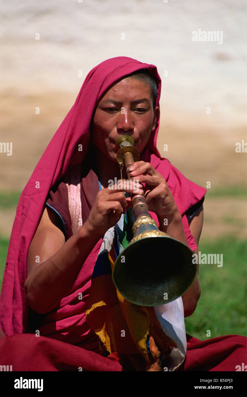 Setta giallo monaco tibetano Qinghai Cina Asia Foto Stock