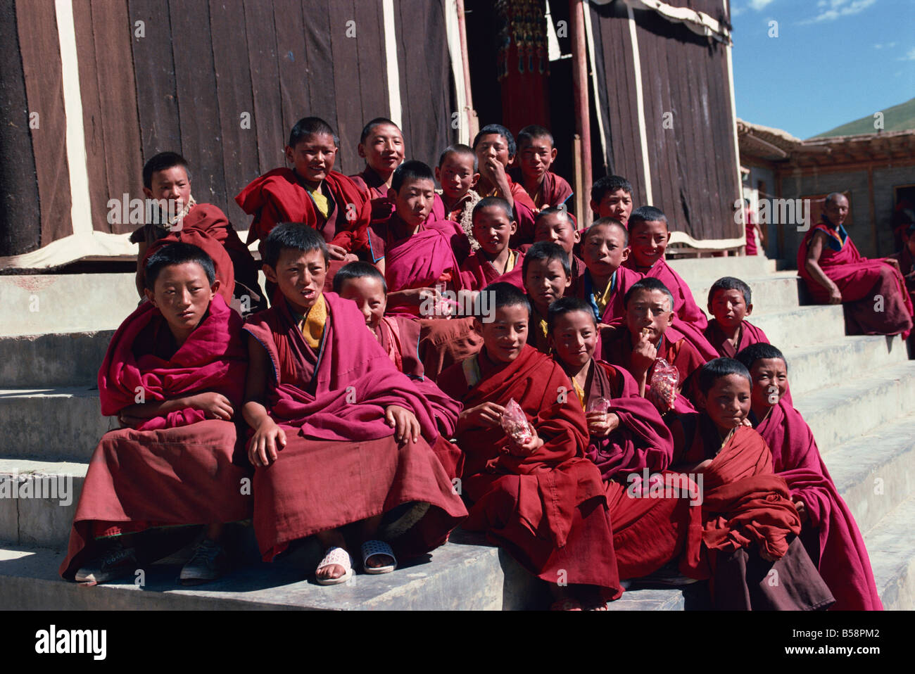 Rosso Derlong setta monastero Jigzhi Qinghai Cina Asia Foto Stock
