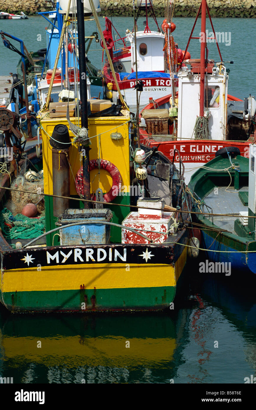 Barche da pesca porto di Loctudy Bretagna Francia Europa Foto Stock