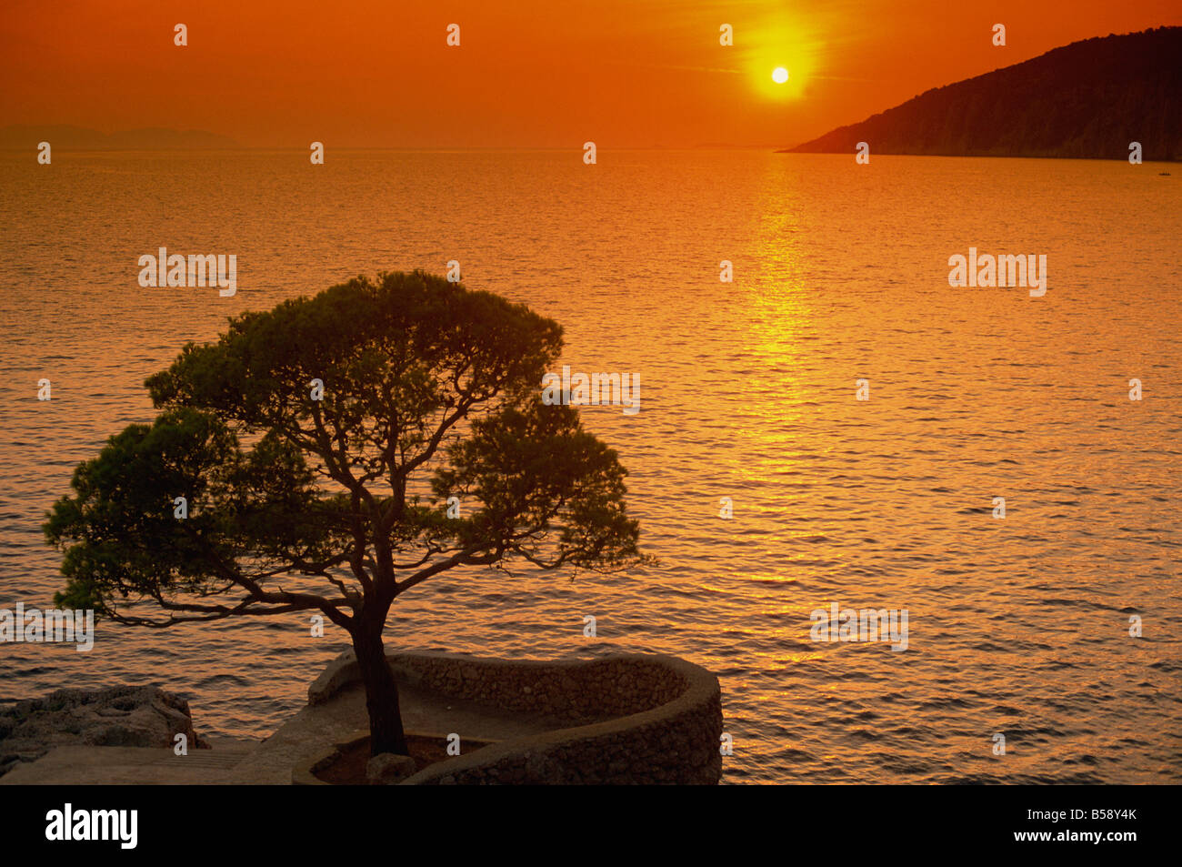 Sunset Sveta Nedelja Isola di Hvar Croazia Europa Foto Stock