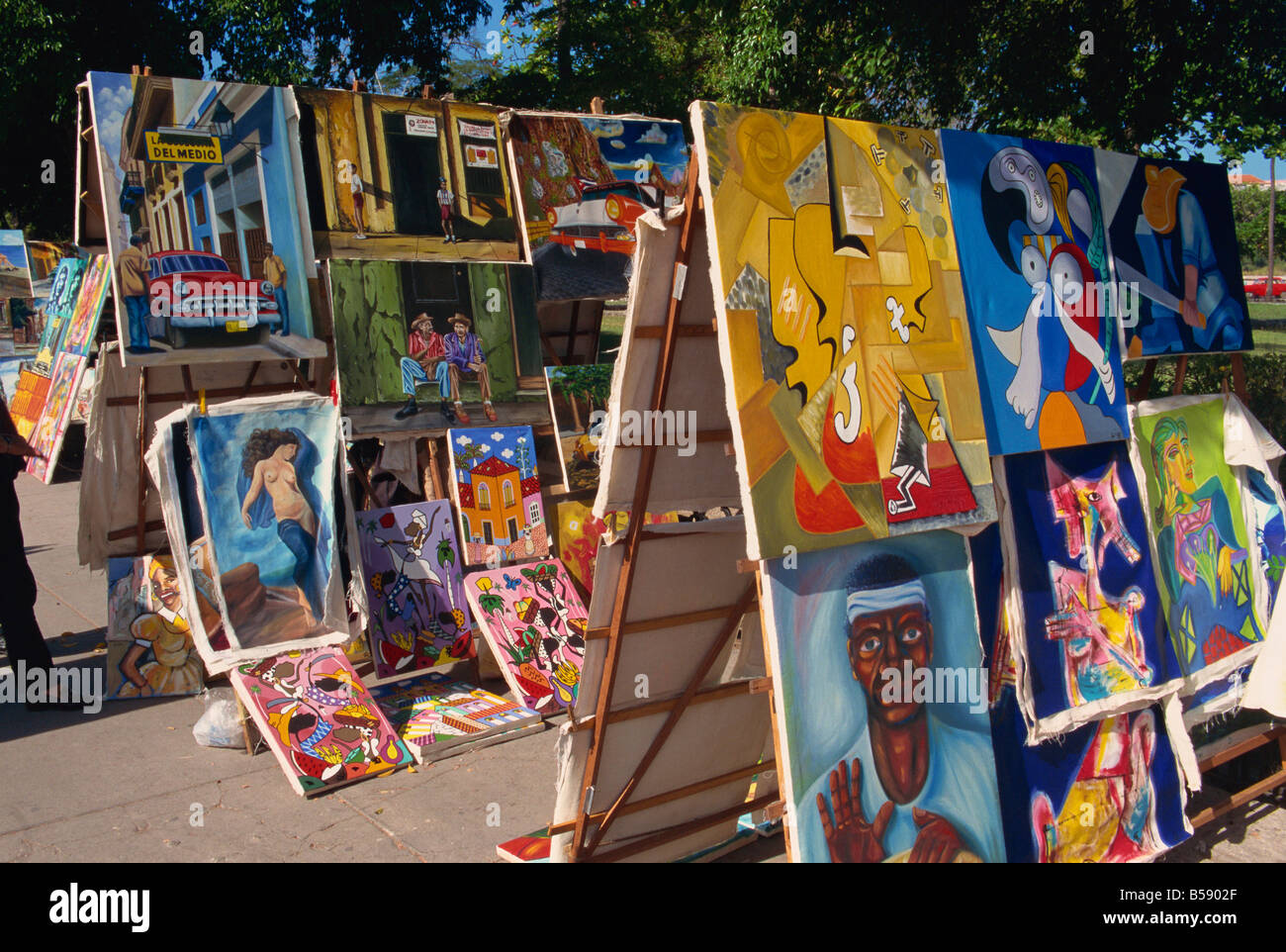 Dipinti per la vendita, mercato, Old Havana, Cuba, West Indies, America Centrale Foto Stock