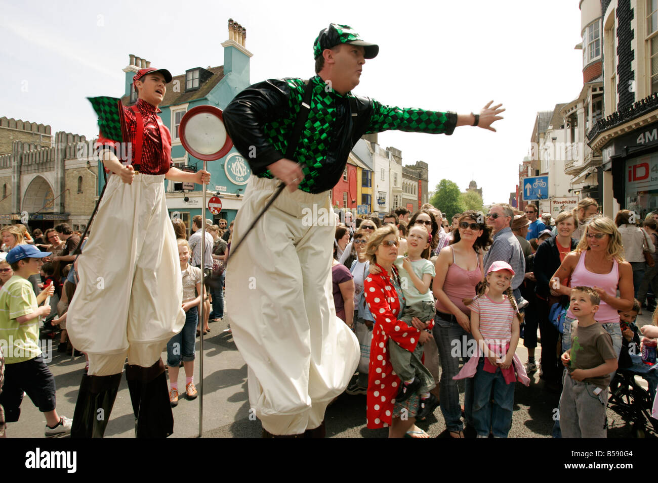 Spettacoli di strada al Brighton Festival Fringe, un open access arts festival si tiene ogni anno a Brighton, Inghilterra. Foto Stock