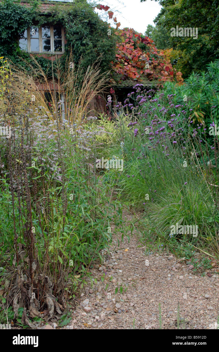 Il giardino di pietra a HOLBROOK giardino alla fine di ottobre Foto Stock