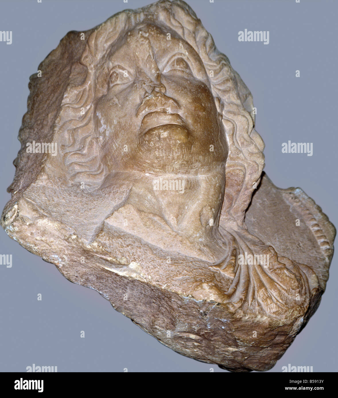Petra Giordania parte del congelamento dorico Helios dio Sole in pietra basaltica Foto Stock