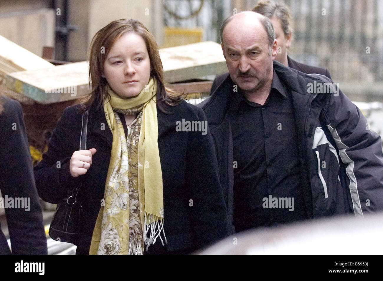 Peter Tobin Murder Trial Maggio 2007 Angelika Kluk processo inizia a Edimburgo Alta Corte sorella Aneta Kluk e papà Wladyslaw Kluk arrivare per la versione di prova Foto Stock