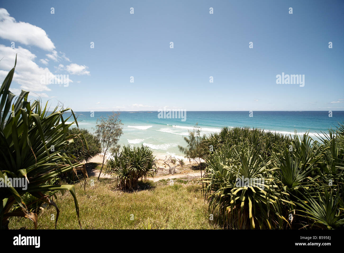 Spiaggia mare blue sky North Stradbroke Island Queensland QLD Australia Foto Stock