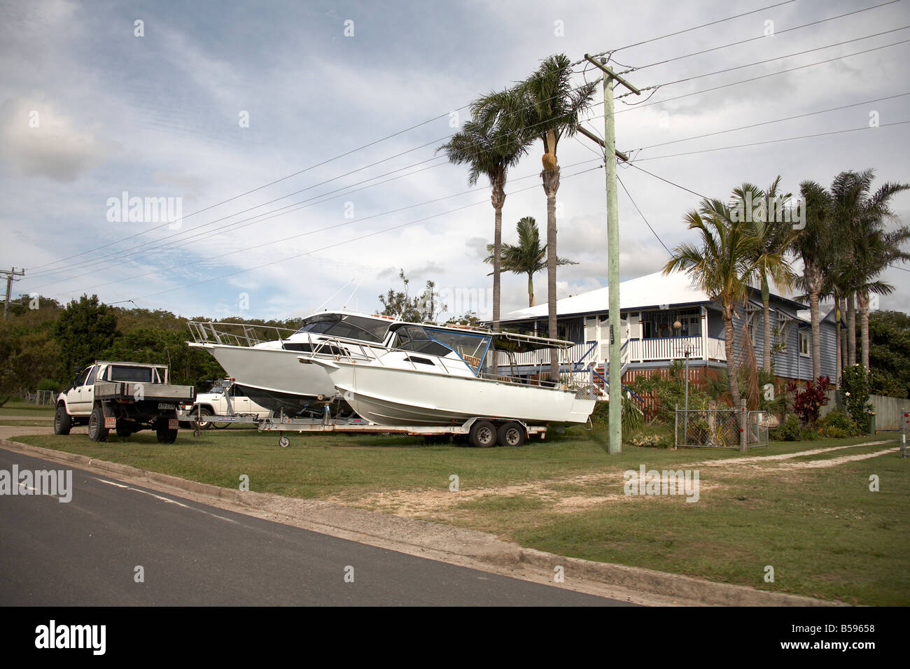 Casa e barche o con palme su Stradbroke Island Queensland QLD Australia Foto Stock