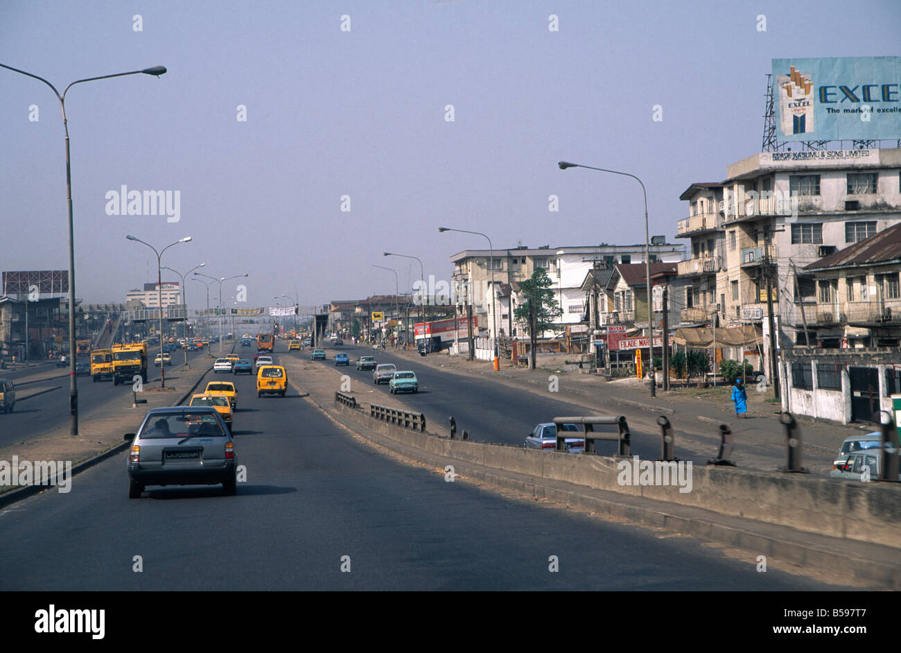 Strada o strada con traffico in Lagos Nigeria Africa Foto Stock