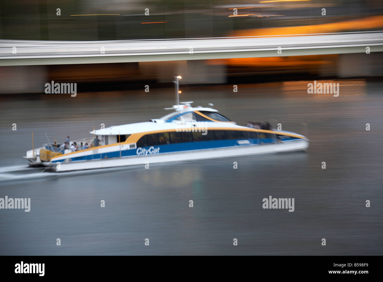Barca di sfocatura di movimento carrello città di Brisbane Queensland QLD Australia Foto Stock