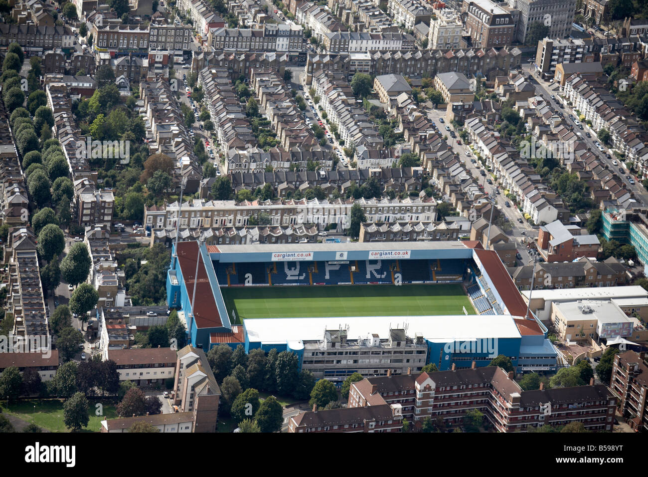 Vista aerea a sud-ovest di Queens Park Rangers Football Club Hammersmith Park case suburbane Shepherd s Bush London W12 REGNO UNITO Foto Stock