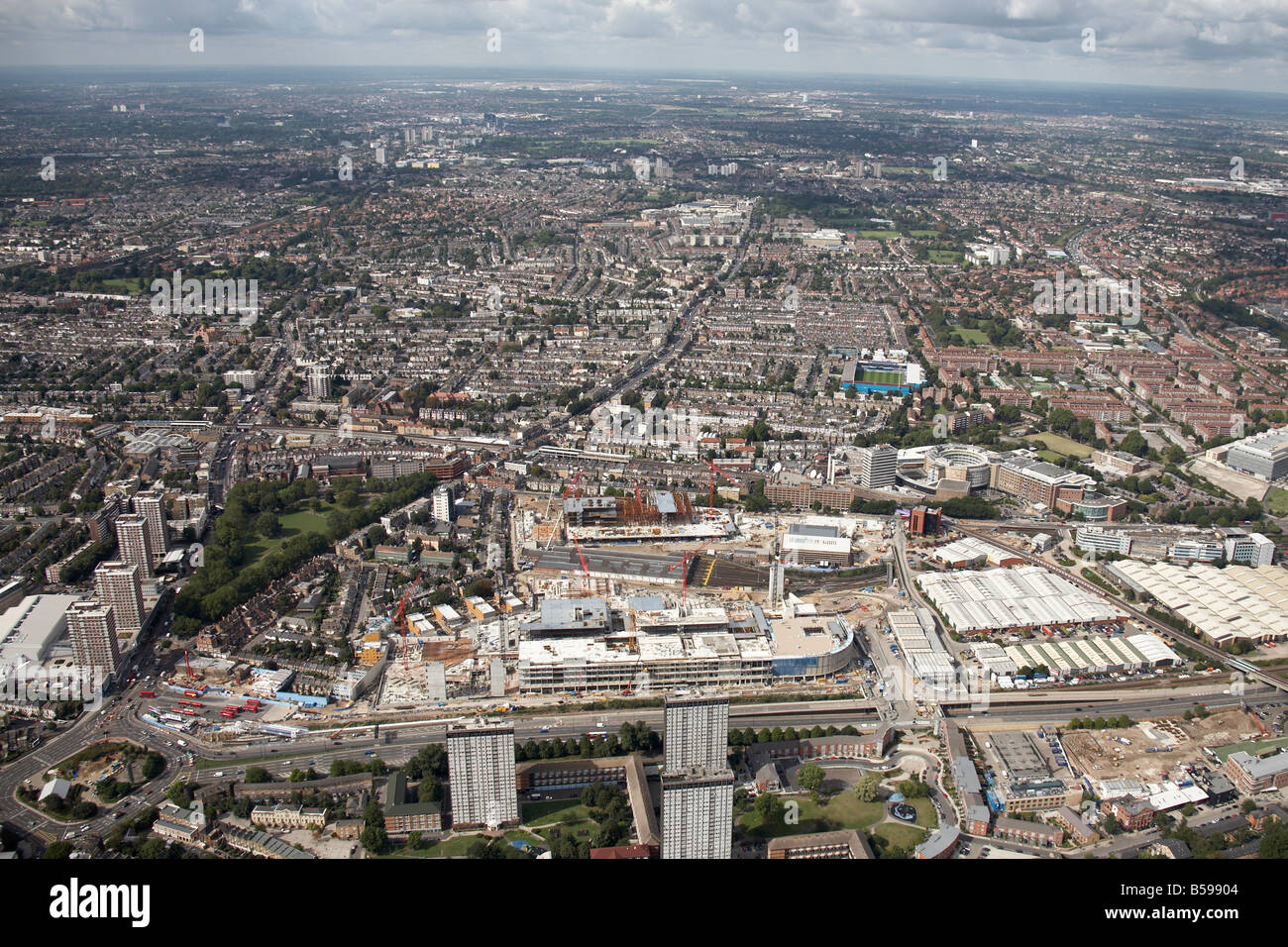 Vista aerea a sud-ovest di Westfield Città Bianca Sito in costruzione BBC Television Centre Shepherd s Bush Common London W11 W12 REGNO UNITO Foto Stock