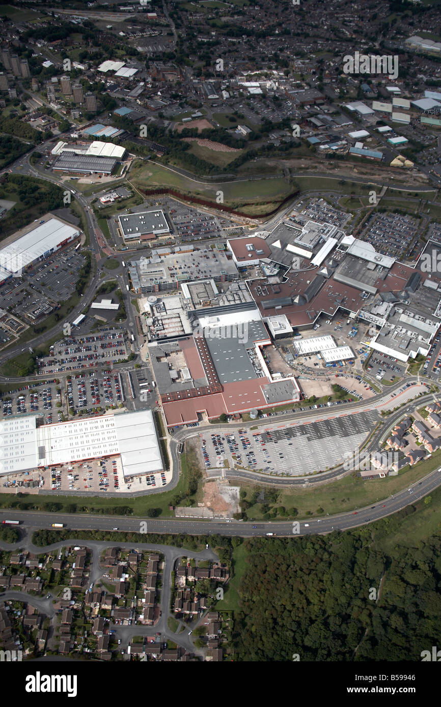 Vista aerea a nord ovest di retail park case suburbane Merry Hill Abraham Darby Brierley Hill Dudley Quarry Bank DY5 England Regno Unito Foto Stock