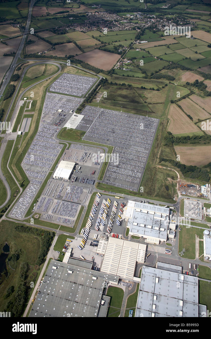 Vista aerea a nord-ovest della Toyota Manufacturing UK Site paese campi a Burnaston Derbyshire DE1 England Regno Unito alto livello obliqua Foto Stock