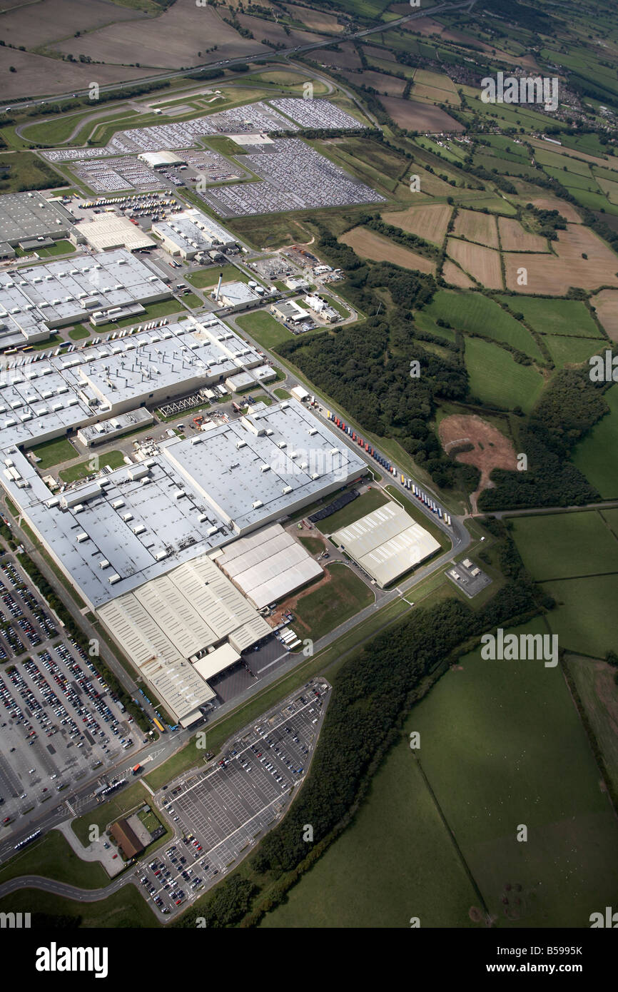 Vista aerea a ovest della Toyota Manufacturing UK Site paese campi a Burnaston Derbyshire DE1 England Regno Unito alto livello obliqua Foto Stock